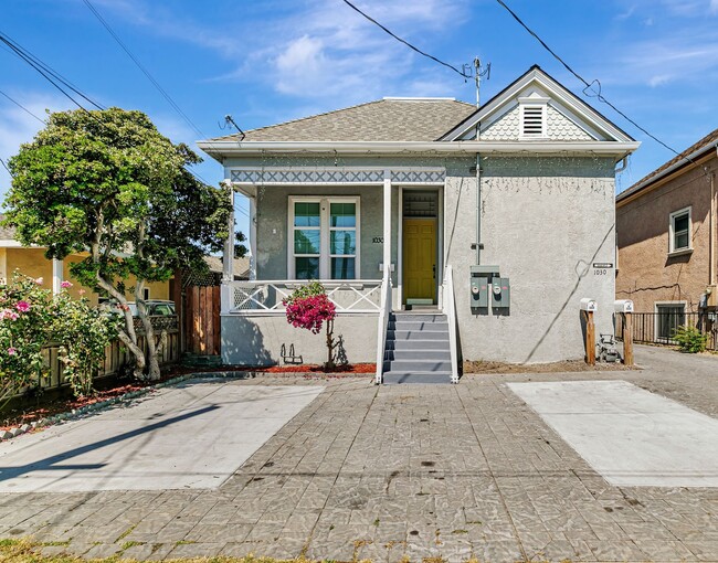 Photo - 1030 Vine St House