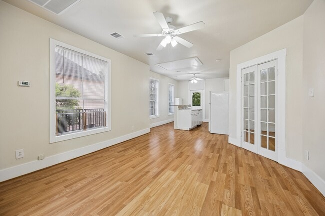 Photo - 2010 Crocker St