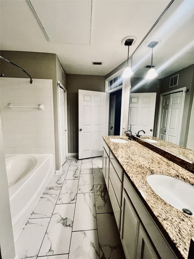 Photo - 5353 Memorial Dr