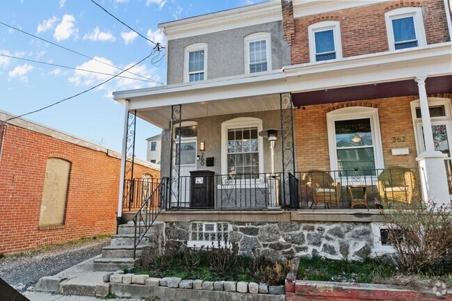 Building Photo - 3 bed 3bath Rental