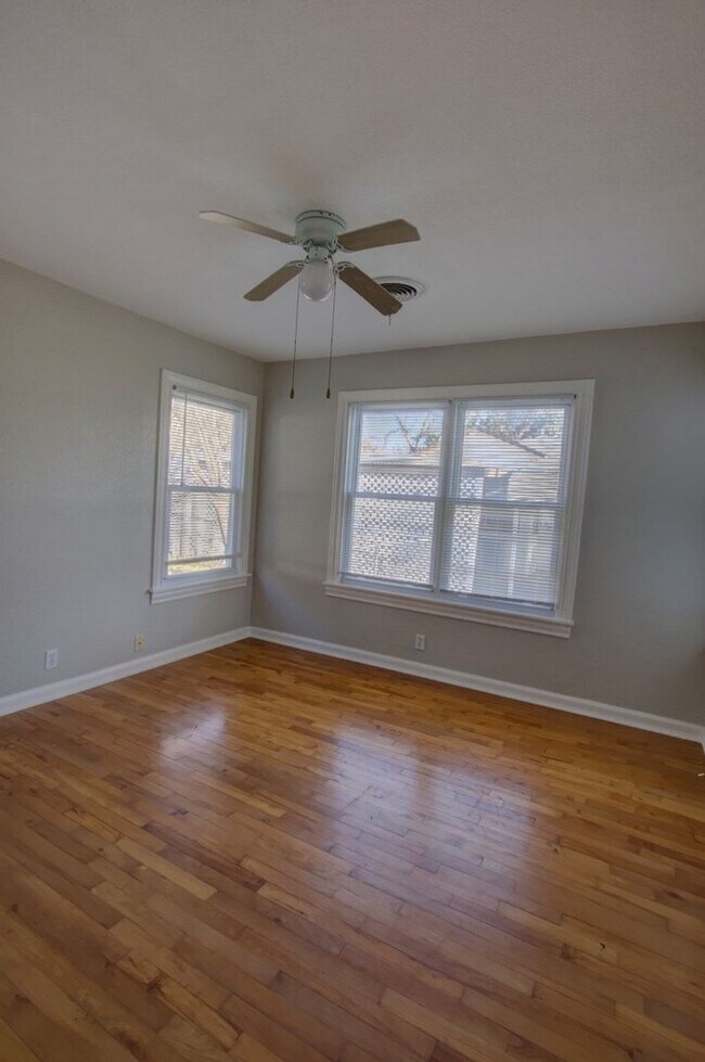 Photo - Adorable E. Main Cottage