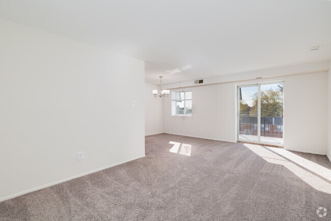 1BR, 1BA - 730SF - Living Room