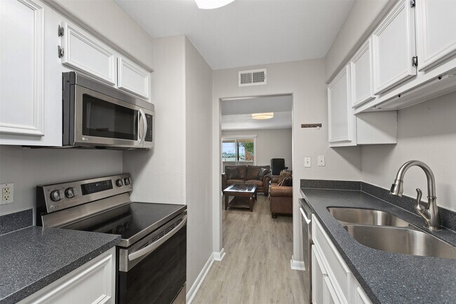 Photo - 215 Postoffice St Unidad 1208