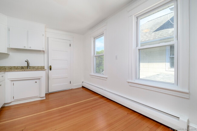 Photo - 231 Flax Hill Rd Unidad B