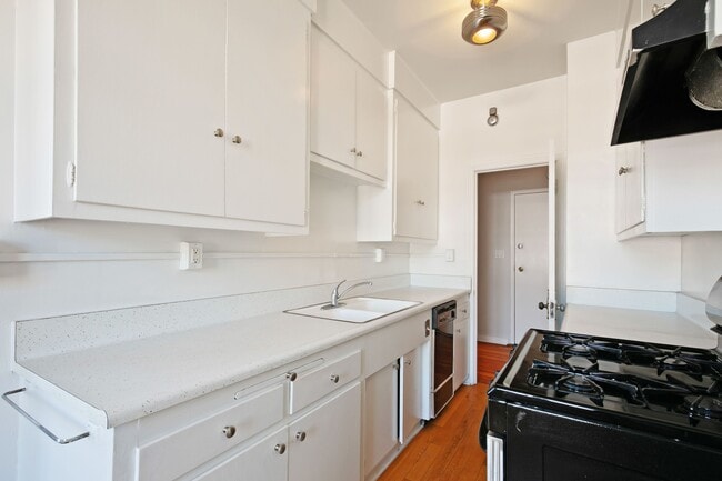 Photo - 1314 Hayworth Ave