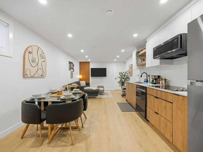 Photo - 11011-11151 151 St NW Unit ID1308615P