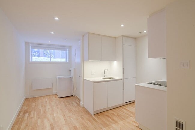 Photo - 25 Av des Pins O Unité 106