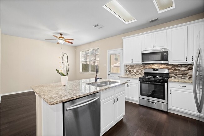 Photo - 15 Blue Creek Pl