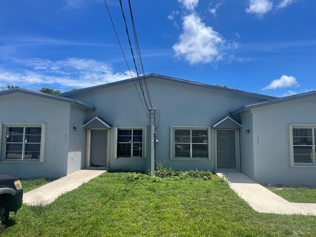 Photo - 909 SW 8th St Townhome