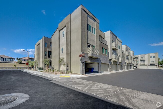 Building Photo - Three Bedroom | 3 Bath | 3 Story Townhome ...