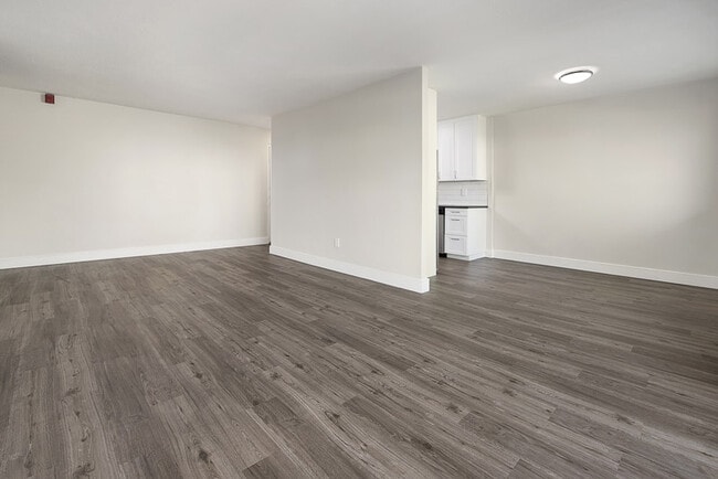 Photo - 470 Wellington St N