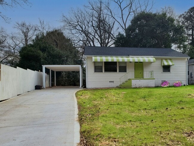 Building Photo - COMING SOON! Cutest 2/1 Bungalow in Hapeville - Housing Vouchers Accepted