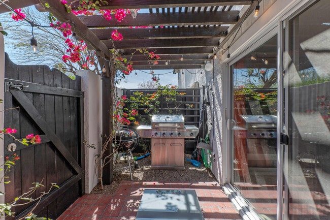 Building Photo - 2400 N 71st St Unit D Rental