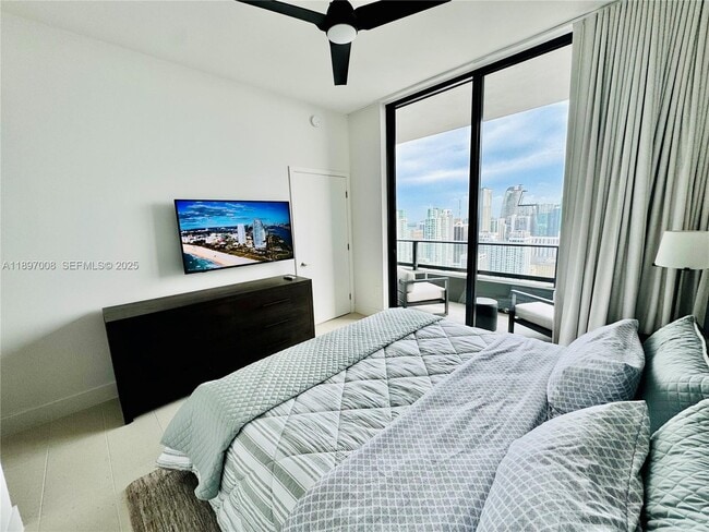 Photo - 159 NE 6th St Unidad 4807