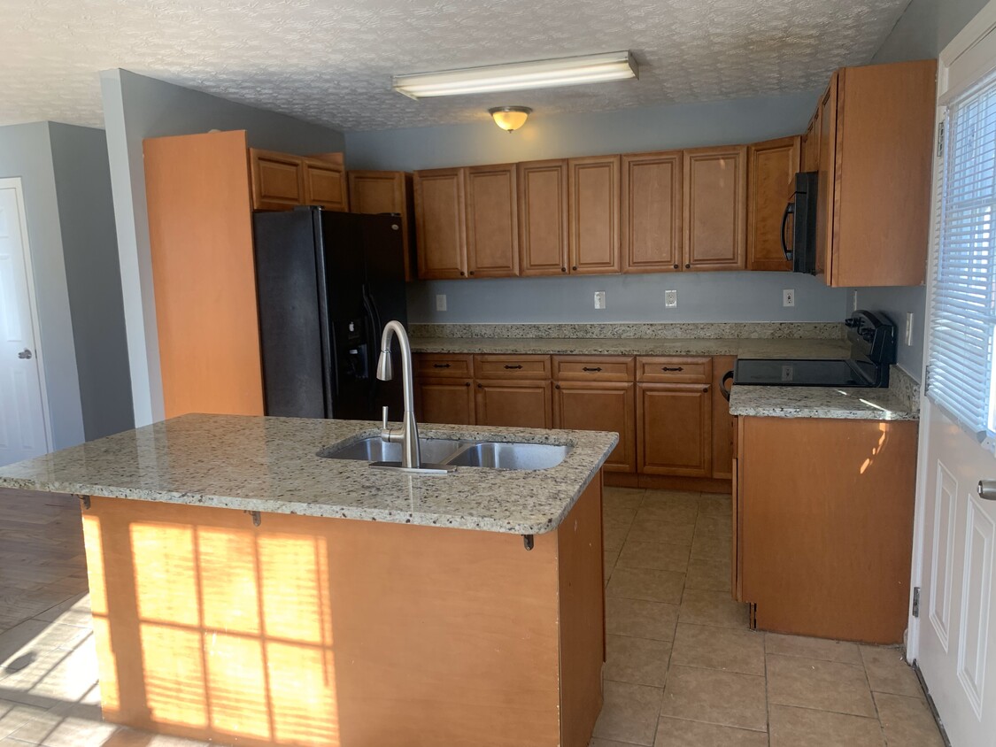 Photo - 194 Lake Dr (Doraville, GA)
