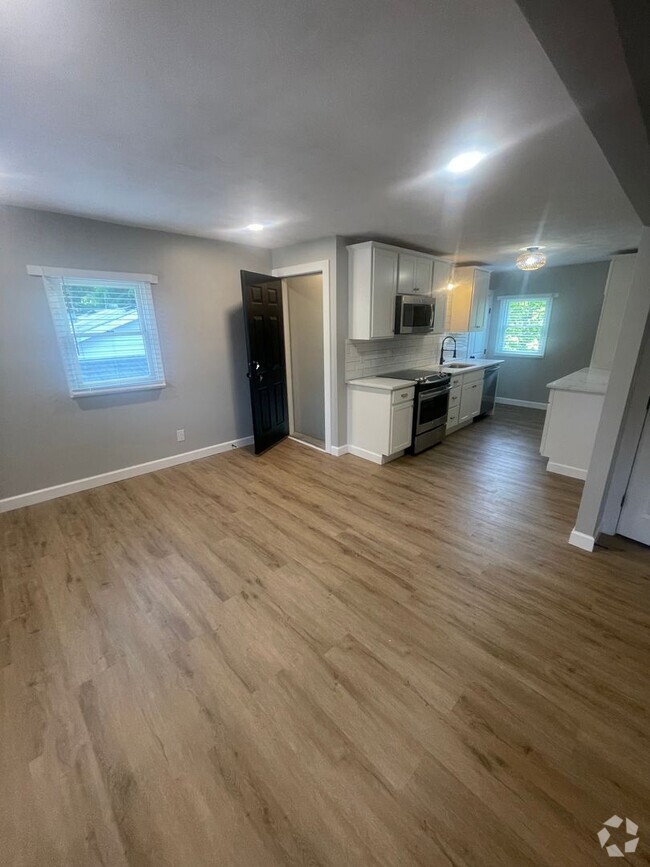Building Photo - 2 Strebor Rd Unit 2 Rental