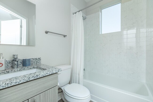Photo - 1408 W Whitestone Blvd