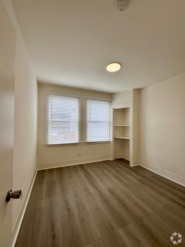 Building Photo - 814 Bay St Rental