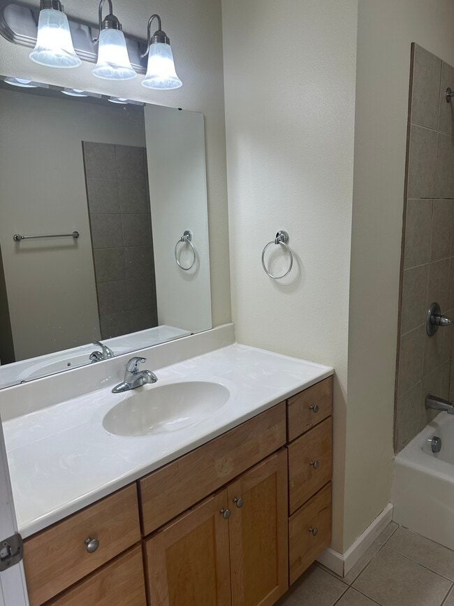 Photo - 2407 Oxford Dr SE Unidad A