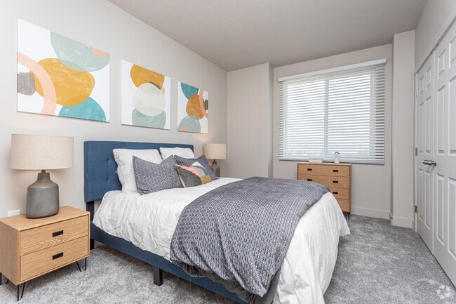 3BR, 2BA - 1,329SF