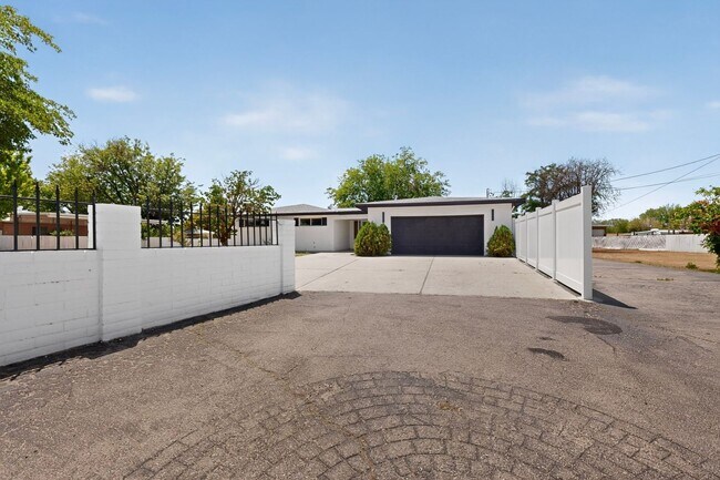 Photo - Beautifully Remodeled 4 Bedroom Home with Spacious Front Yard!
