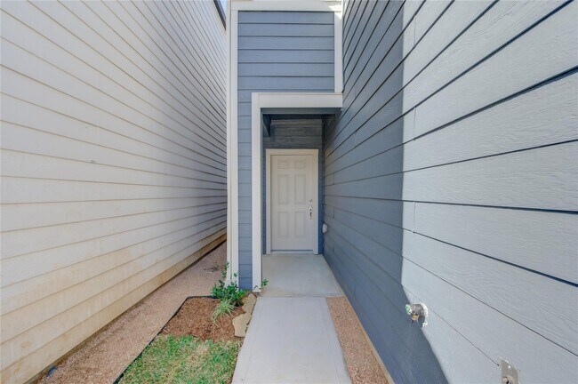 Photo - 1709 Summerlyn Ter Dr