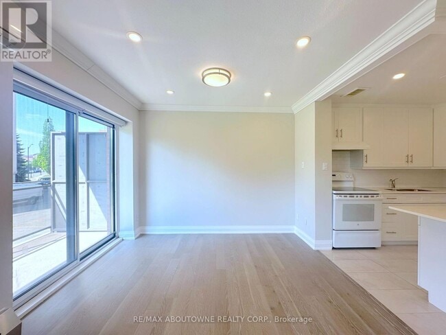 Photo - 135 Allan St
