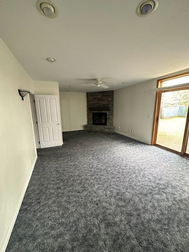Photo - 3 Bedroom/ 2 Bathroom
