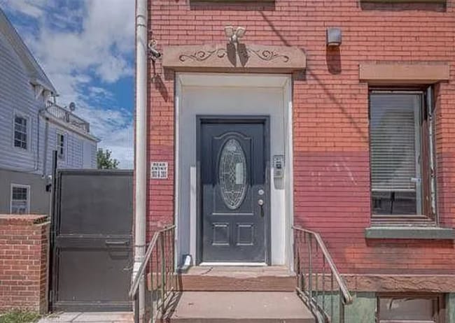 Building Photo - 39 Throop Ave Rental