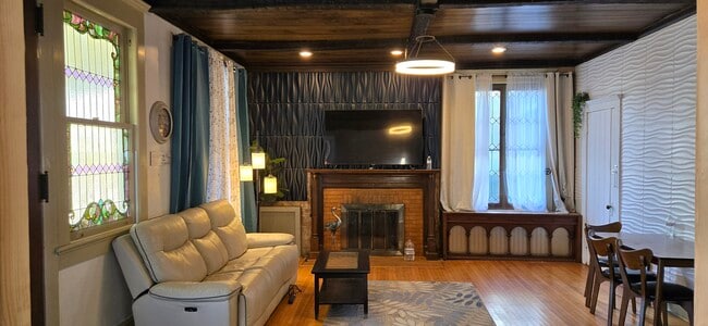 Photo - 1718 Capouse Ave