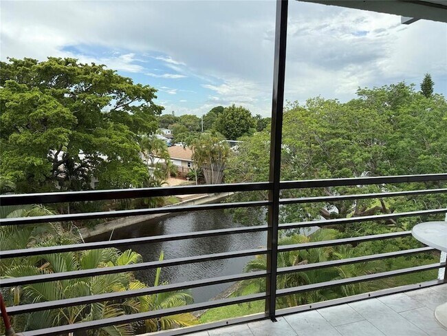 Photo - 112 Royal Pk Dr Unidad 4B