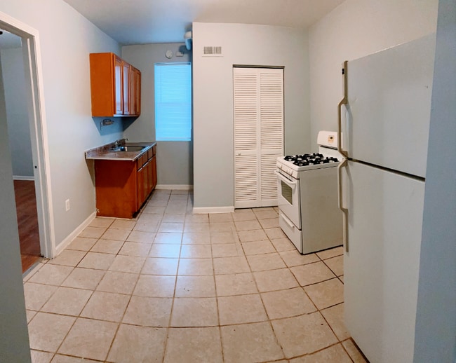 4851 S Ashland Ave Unit 3R