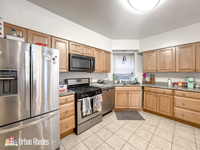 Building Photo - 6711 N Sheridan Rd Unit G08C