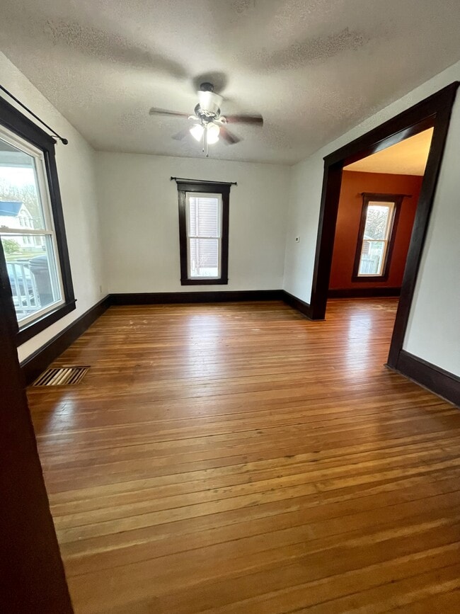 Photo - 107 Maple Ave