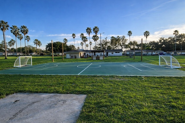 Oak Leaf Apartments