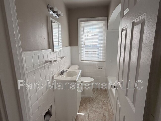 Photo - 16730 Woodingham Dr Unit Upper