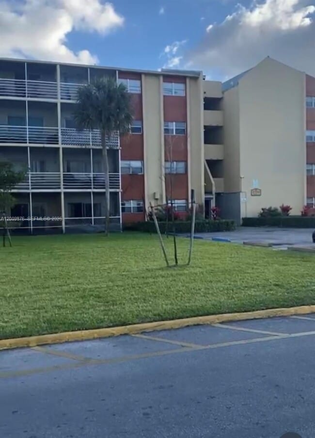 Photo - 3710 NW 21st St Unit 305