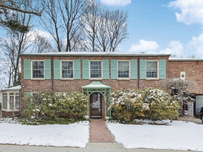 Photo - 345 Clinton Rd