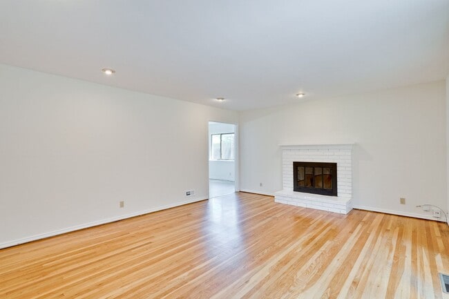 Photo - Single Story 3/2 in Well Established Neighborhood Near Branham High School with Air conditioning ...