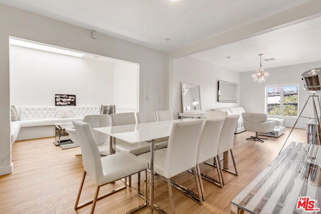 Building Photo - 6212 Santa Monica Blvd Unit A