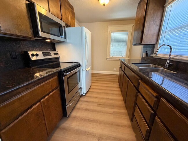 460 N 3rd St Unit 3
