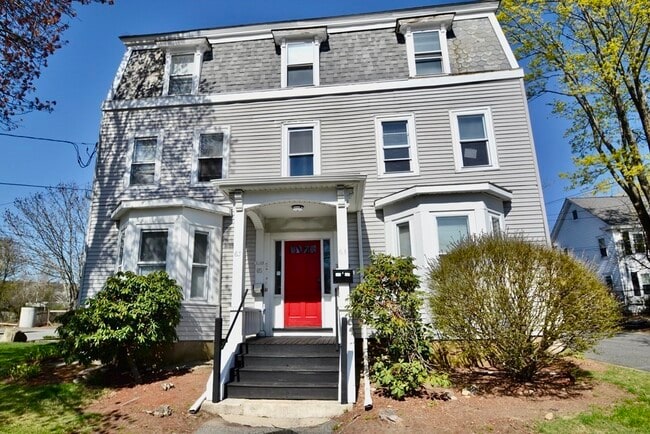 Building Photo - 63-65-65 Cherry St Unit 2R