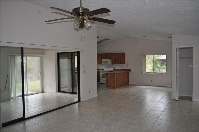 127 Persimmon Dr
