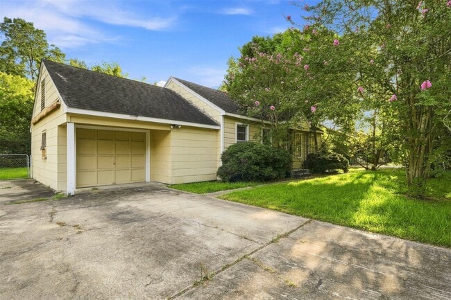 Photo - 1914 Oaklawn Dr