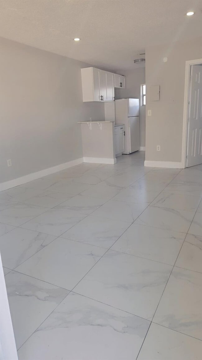 Photo - 616 NW 5th Ave Unit 2