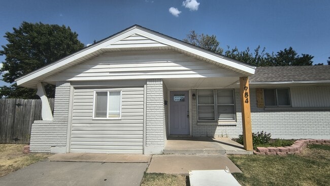 Photo - 984 NW 5th St