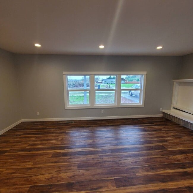 Photo - Pet Friendly Single level, 3 bed: 2 bath home with an open yard area and 2 car garage