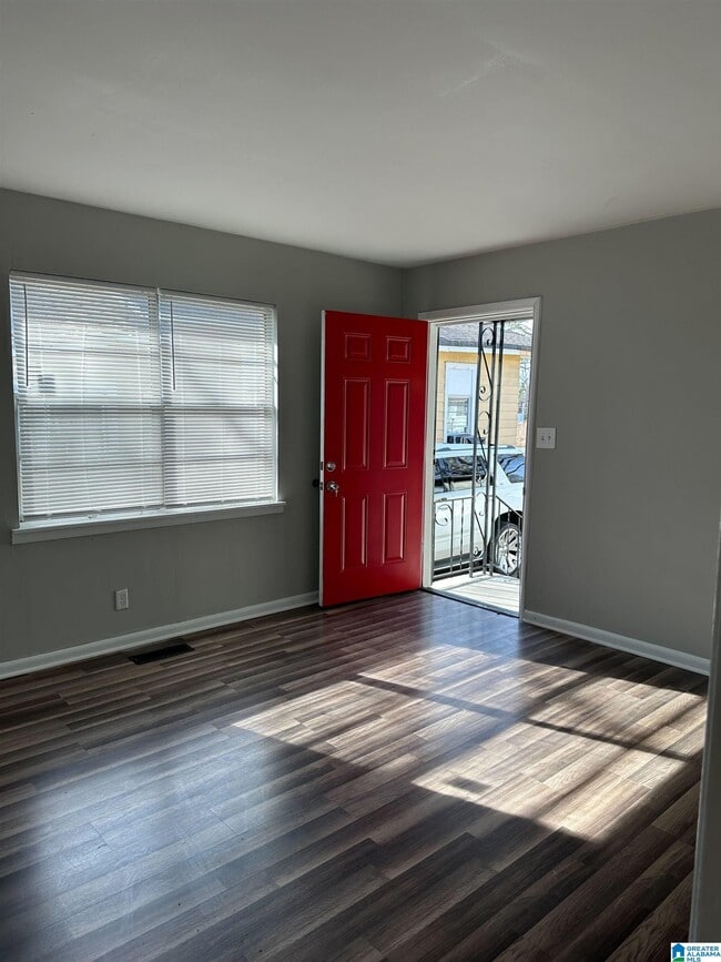 Photo - 737 47th St N