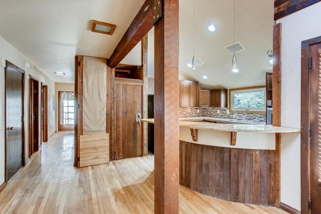 Building Photo - 1525 Crestmore Pl