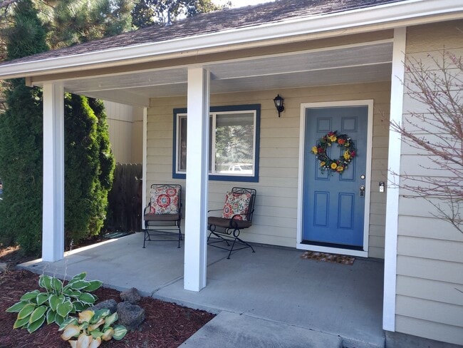 Photo - Stylish SW Bend 3×2 with Fenced Yard